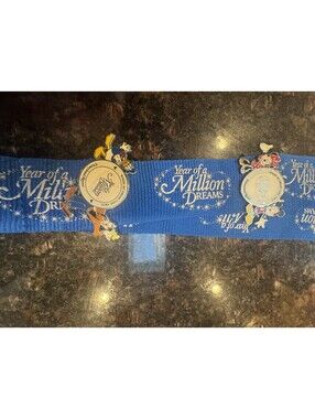 Walt Disney World Lanyard "The Year of a Million Dreams" Pin Trading W/ 2 Pins